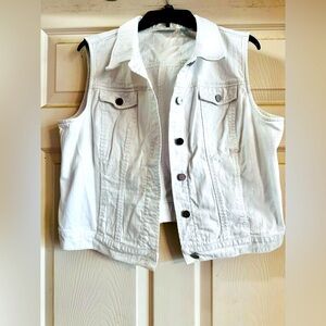 EUC New York & Company White Denim Vest Size L‎
